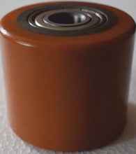 Carica l'immagine nel visualizzatore di Gallery, R82x70S/V - Rulli per transpallet doppio rullo