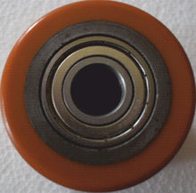 Carica l'immagine nel visualizzatore di Gallery, R80x90S/V - Rulli per transpallet monorullo