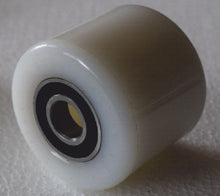 Carica l'immagine nel visualizzatore di Gallery, R82x70S/V - Rulli per transpallet doppio rullo